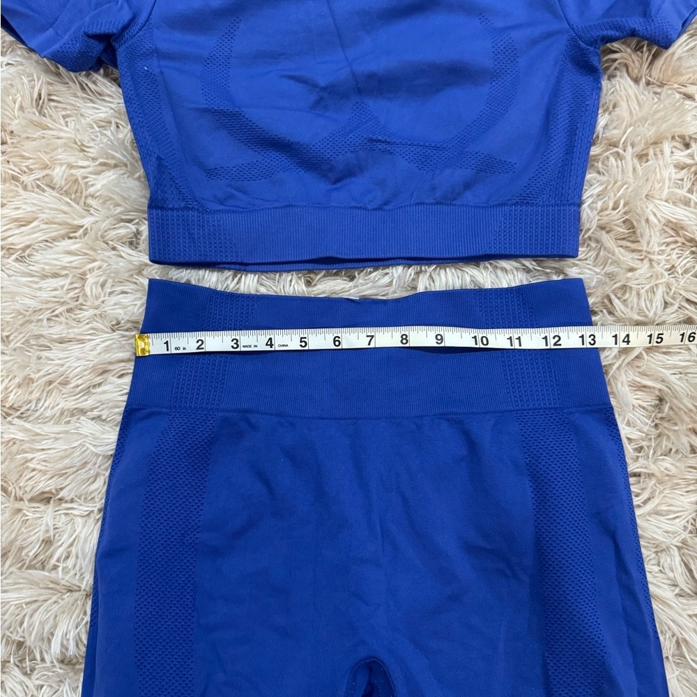 Royal Blue Seamless 2-Piece Workout Set (Size L) - Picture 4 of 7